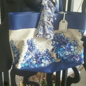 Reed tote bag in lilac blue print with scarf